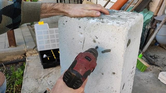 Крепление металлического подвеса к стене из газобетона