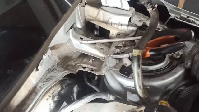 Toyota Corolla (E150), замена главного цилиндра сцепления