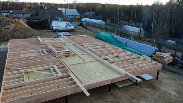 Пример строительства каркасного дома на винтовых сваях по шагам