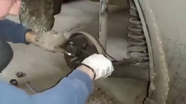 замена заднего тормозного барабана Рено Логан 1