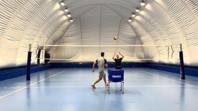 Волейбол | Обучение | Техника передачи СВЕРХУ.