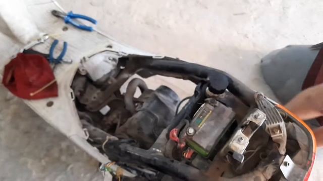 Honda dio заводится, при открытии газа не развивает обороты,чихает. Решение проблемы очень простое!