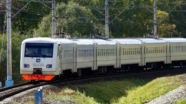 Изучаем цвета и поезда, железнодорожный транспорт для детей  Обучающее видео