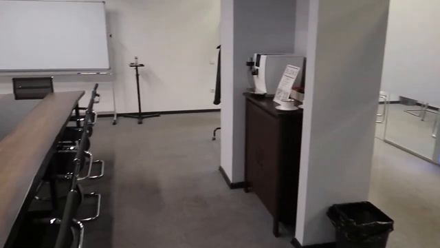 Большая переговорная комната коворкинга BLOKS Москва