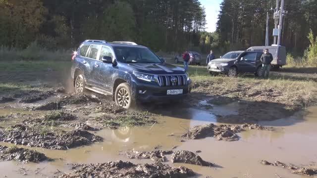 Toyota Land Cruiser Prado первое испытание жёстким бездорожьем в деревне.
