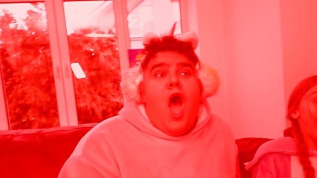 СОБАКА УПРАВЛЯЕТ Нашей жизнью || Первый ПОЦЕЛУЙ Богдана и Златы