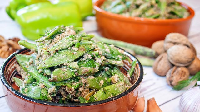 Лобио - зеленая стручковая фасоль с грецкими орехами по-грузински, рецепт вкусной закуски!