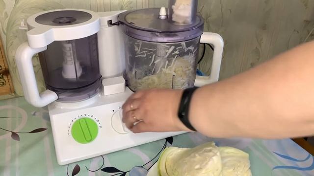 Шинкую капусту на кухонном комбайне
