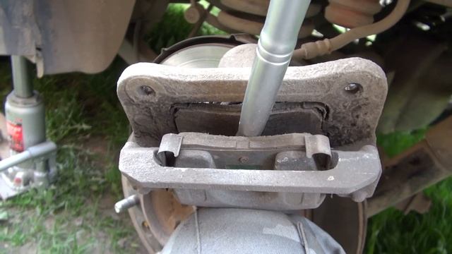 Замена задник тормозных колодок Grand Starex (replace rear brake pads)