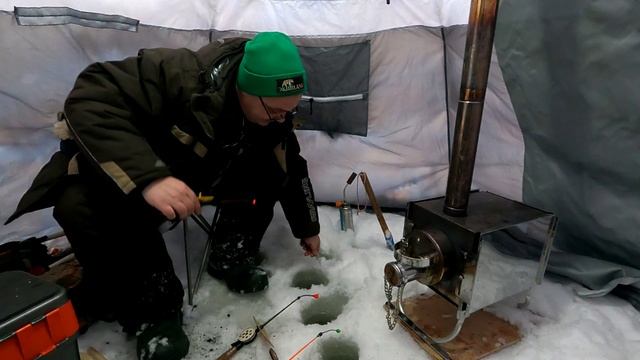 - 39 а мы на рыбалке / Зимняя рыбалка на сига и хариуса / Рыбалка на крайнем севере