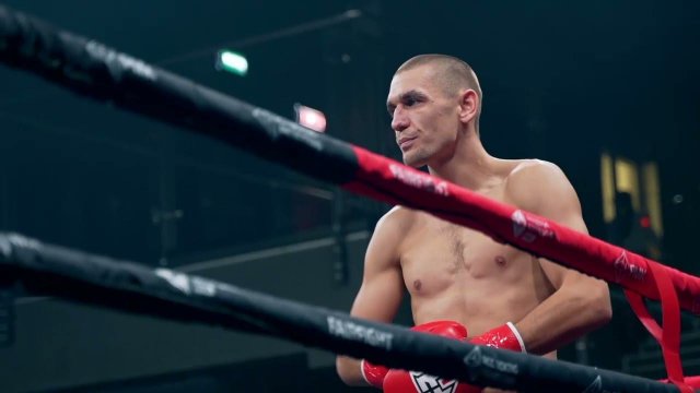 Жесткий кикбоксер из России / Лучшие моменты поединков Василий Семенов / Tough kickboxer from Russia