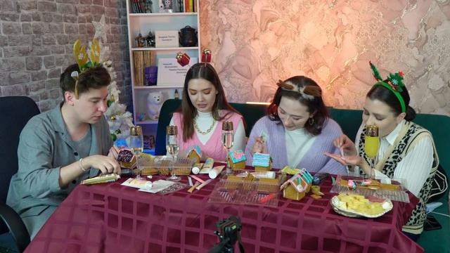 СТРОИМ-ВЫПИВАЕМ С СОНЕЙ ХРОМОВОЙ, ЭНТОНИ ЮЛАЕМ И ОКСАНОЙ ФЛАФ