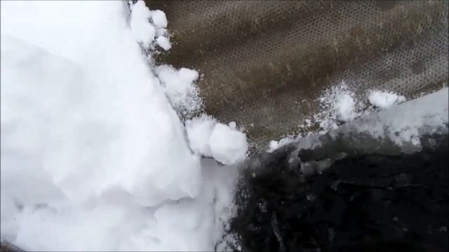 Самый лучший способ сохранить незамерзающей лунку (прорубь) в домашнем пруду