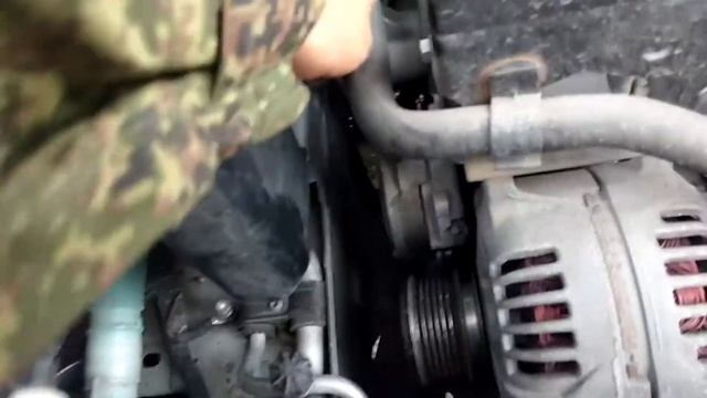 Установил короткий ремень генератора в обход шкива компрессора кондиционера Шкода Октавия А5 FL