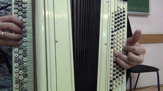 "Белым снегом" (баян крупным планом)