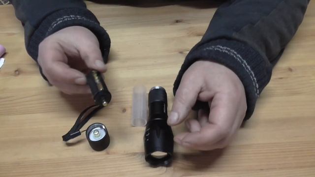 Отличные: фонарик, аккумуляторы и зарядка.