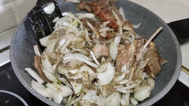 ЖАРЕНАЯ БАРАНИНА НА СКОВОРОДЕ (вкусный домашний рецепт)