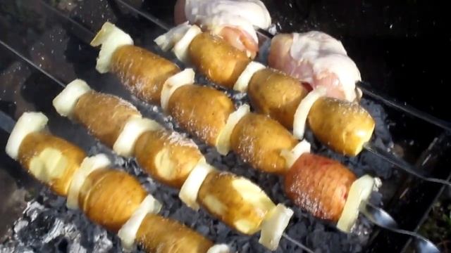 Обязательно приготовьте! Бесподобная КАРТОШКА-гармошка на шампурах на мангале. Картофельный ШАШЛЫК