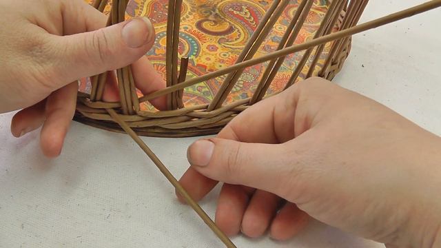 Веревочка из двух трубочек с закрытием ряда. Плетение из газетных трубочек