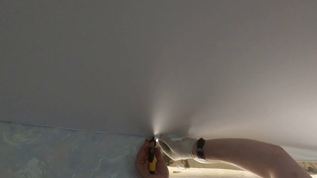 Как сделать стык ёшки и стенового багета при монтаже натяжного потолка