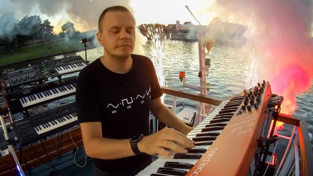 Мадис - Краков закат (Живое выступление на реке Висла)