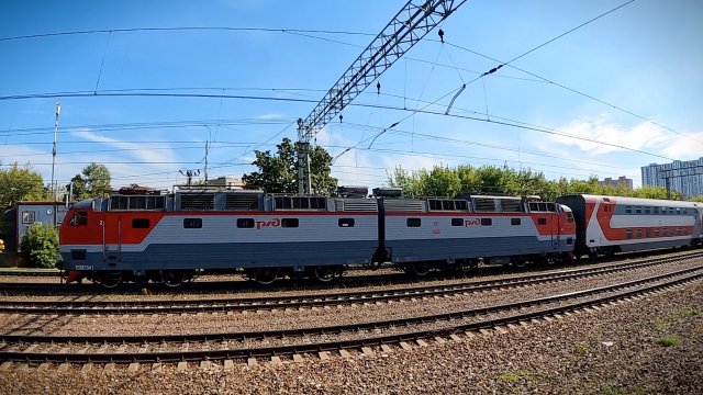 На электричке от Казанского вокзала Москвы в Подмосковье / Из окна поезда