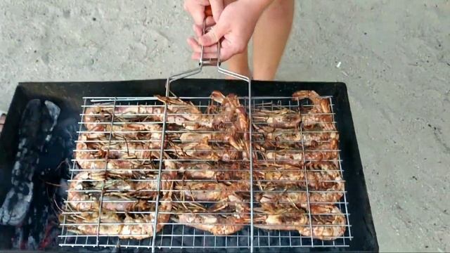 Готовим лангустинов на мангале в чесночном маринаде! / Langoustines on the grill in garlic sauce