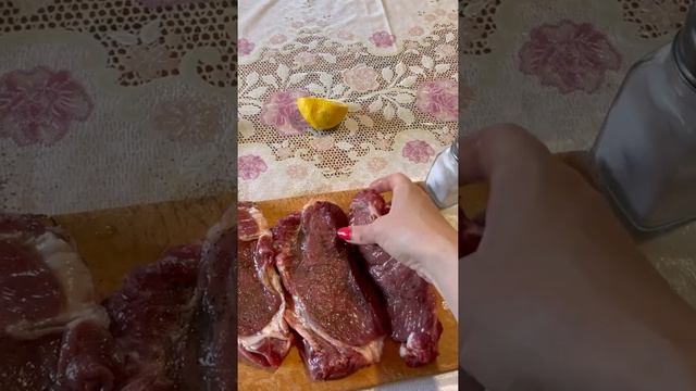 Говяжьи стейки на электрогриле