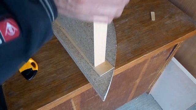 Как поклеить и обрезать 2 мм. кромку ПВХ на столешницу.