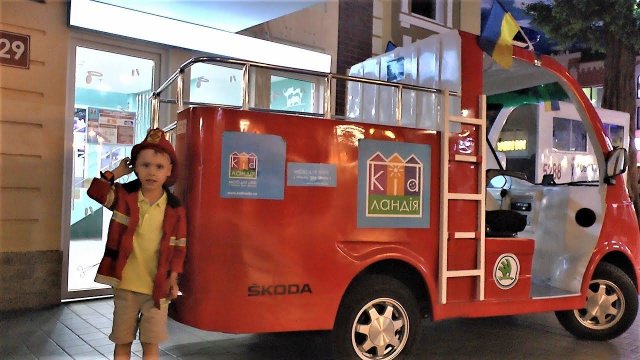 Макс в Городе профессий Кидландия Развлечения для детей в Киеве