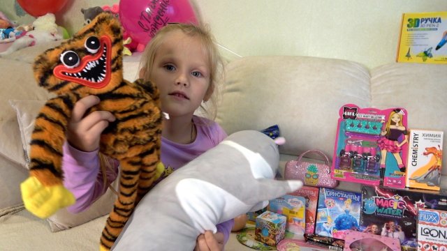 РАСПАКОВКА! Что ПОДАРИЛИ МИЛАНЕ на День Рождения. Milana Like