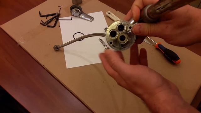Смеситель Grohe - причина течи или как разобрать. Grohe mixer - how to disassemble or cause a leak.