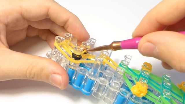 Черепаха из резинок Rainbow Loom Bands. Урок 67 / A turtle made of rubber bands