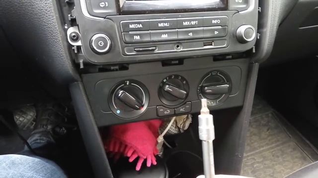 ПОЛО СЕДАН - Как снять магнитолу.