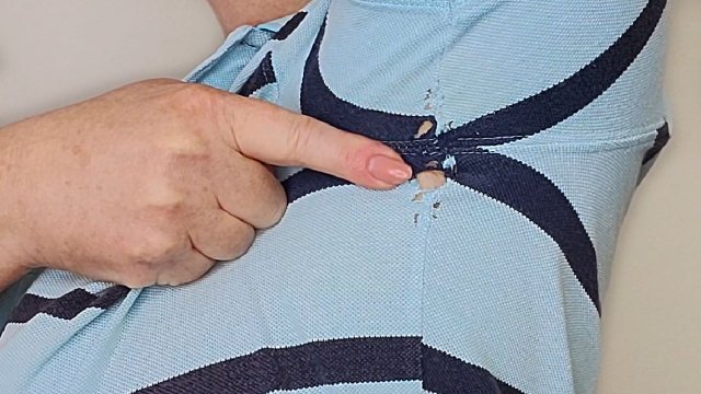 Протёрлось под мышкой: как починить, чтоб больше не порвалось (машинка не потребуется)