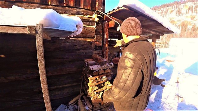 Обычная жизнь деревенских людей зимой