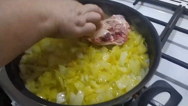 Куриные бедрышки в луковой подливке. Курица "по-еврейски"