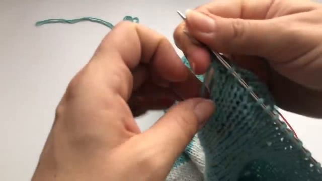 Вырез горловины и скос плеча без закрытия петель. Укороченные  ряды.