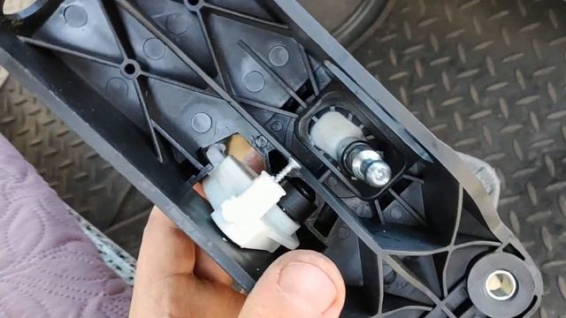 Снятие и установка кулисы КПП Mercedes-Benz Sprinter ремонт