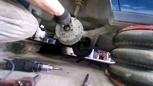 Как перенарезать резьбу в ступице ВАЗ. Ремонтный колесный болт.