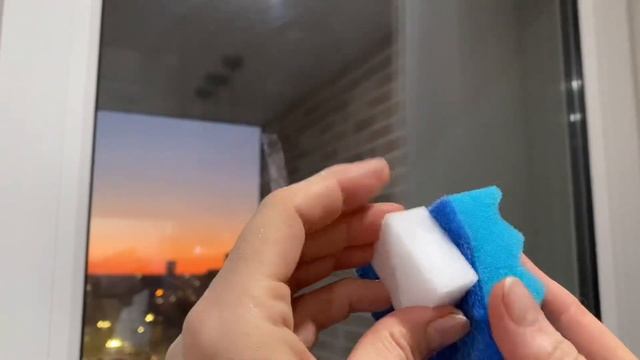 Как отмыть скотч со стекла быстро без химии