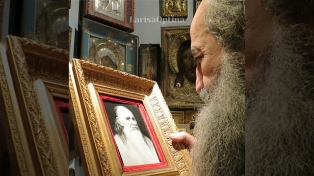 +Акафист прп.Амвросию Оптинскому читает архидиакон Илиодор.