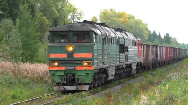 Гибрид 2ТЭ116-656 А/230 Б с грузовым поездом