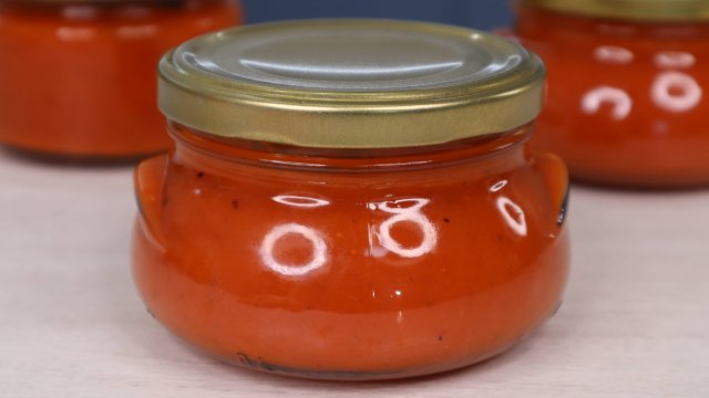 Из сладких перцев и баклажанов готовлю вкуснейший соус к мясу и закрываю на зиму в баночки