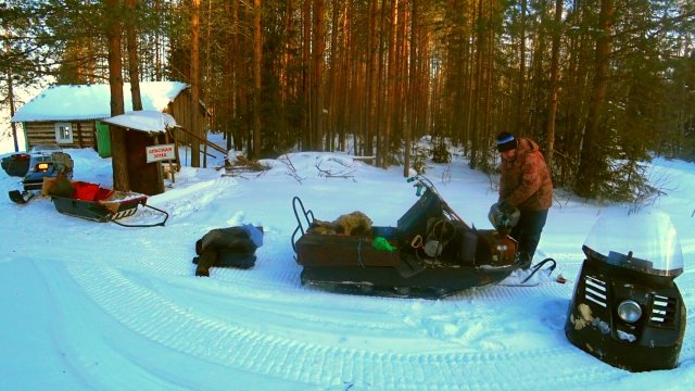 Живу Один в Лесной Избе.Ловлю Рыбу.Жарю Щуку в Яйце.Встретились с Батей.