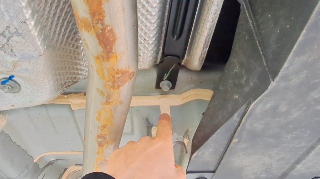 Очередное днище Changan UNI-V, выхлопная система сгнила! Что нам продаёт Китай!? ?