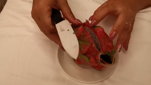 Как правильно есть драконий фрукт/How to eat dragon fruit