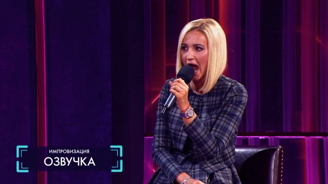 Импровизация: Парень отмечает Новый год с девушкой на городской площади