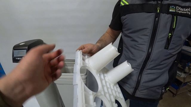 Сборка солевого бака для фильтра умягчения