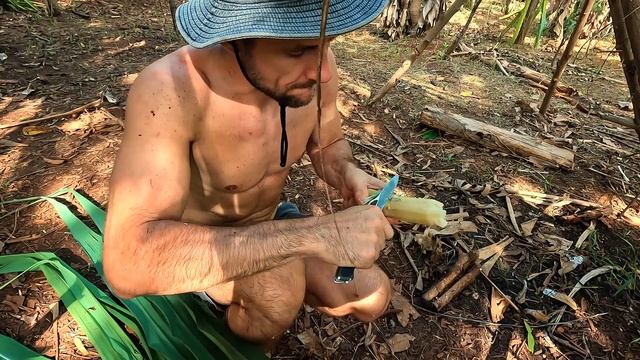 ВЫЖИВАНИЕ 24 ЧАСА В ЛЕСУ - В ПОИСКАХ ЕДЫ И ВОДЫ. СТРОЮ ШАЛАШ [4К]